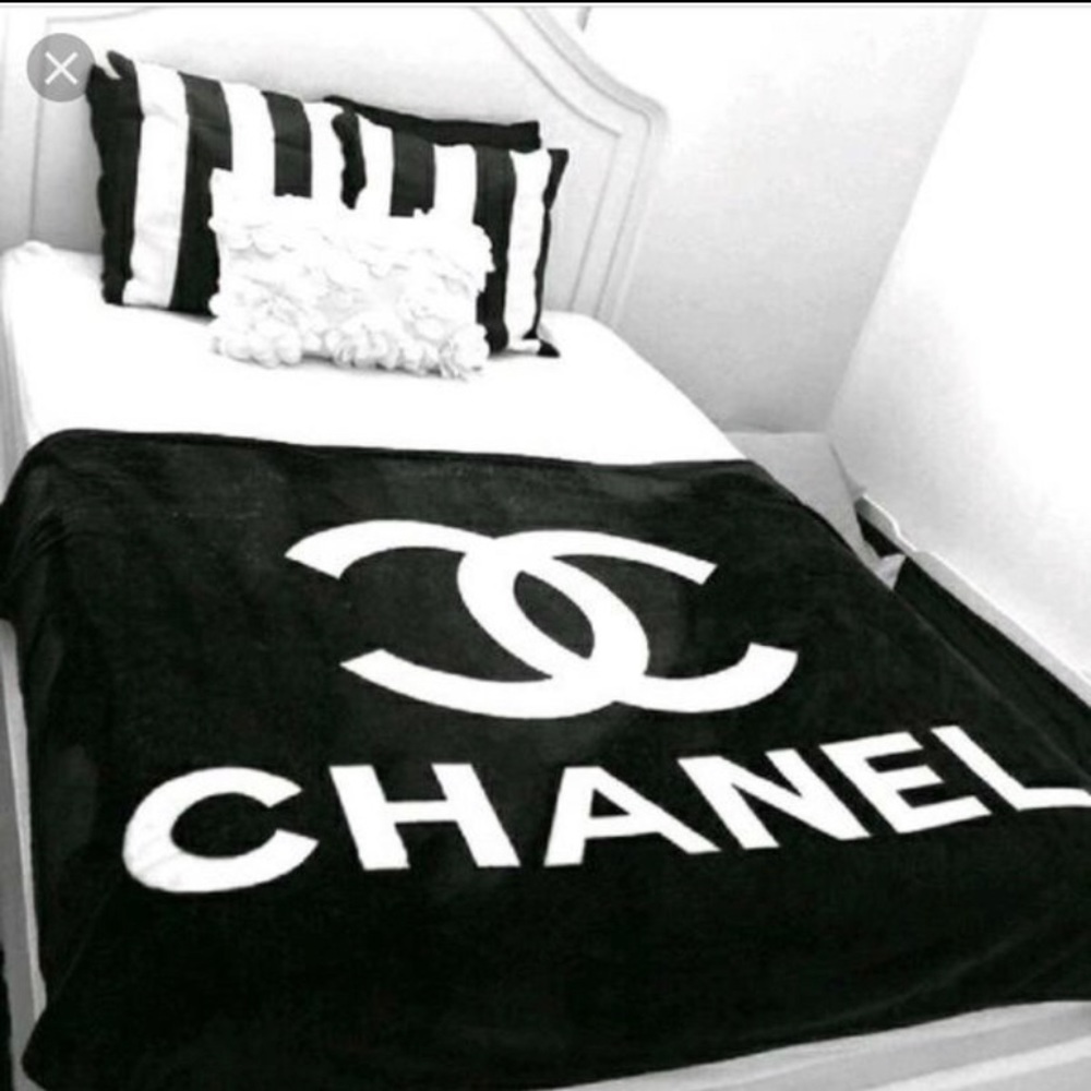 VIP Gift- Fleece blanket stay warm in style!